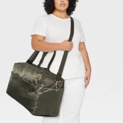 23" XL Duffel Weekender Bag - A New Dayā¢